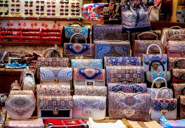 La pochette sac à main artisanale : l'accessoire indispensable.